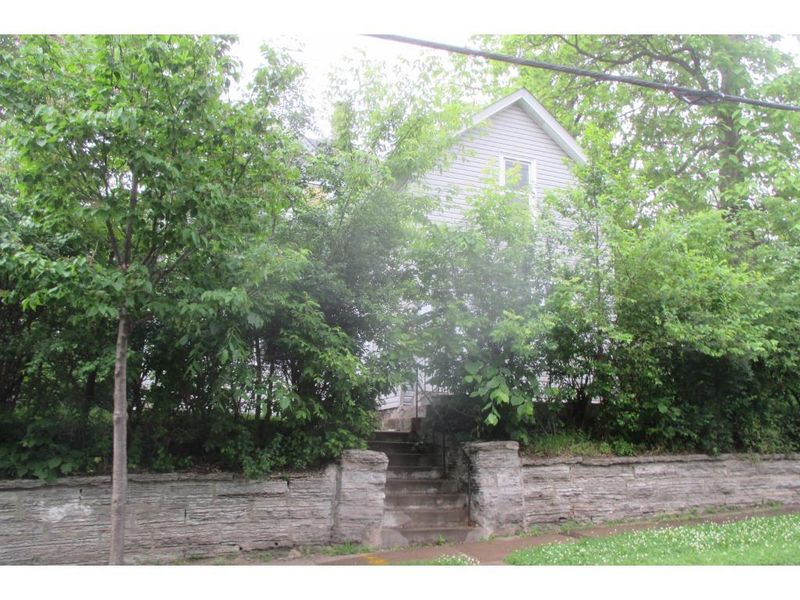 666 Oakdale Ave, Saint Paul, MN 55107