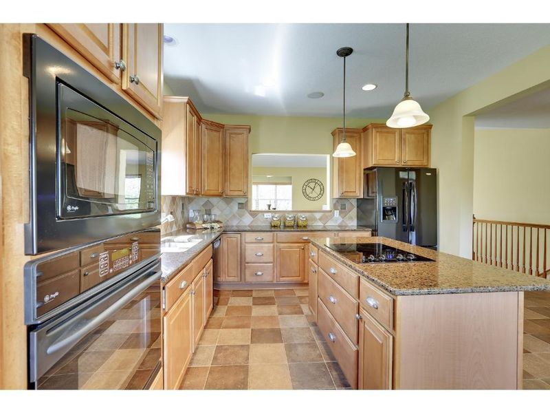 6555 Peony Ln N, Maple Grove, MN 55311