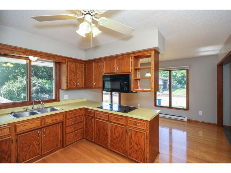 413 3rd St NW, Elk River, MN 55330