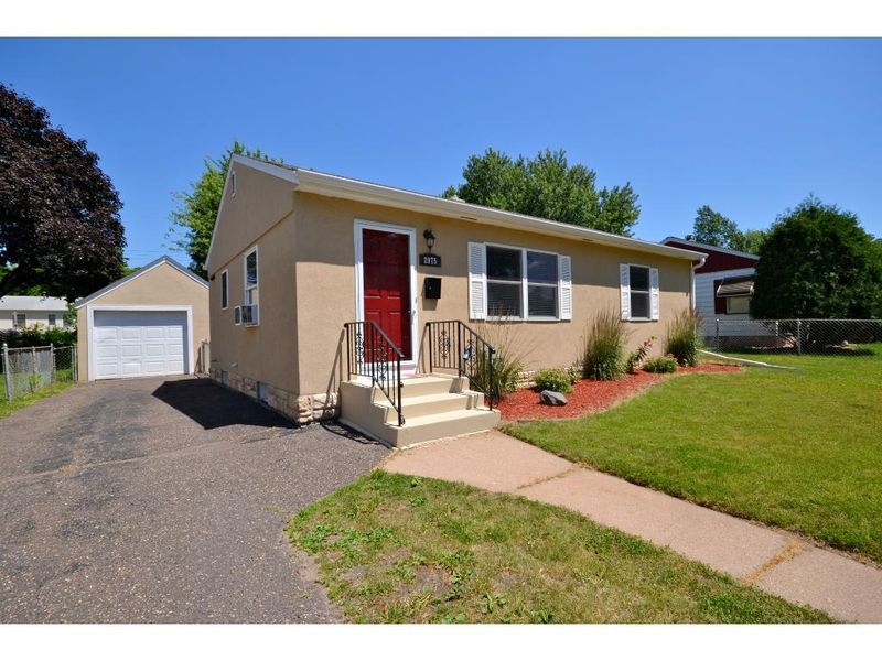 2075 Ivy Ave E, Saint Paul, MN 55119