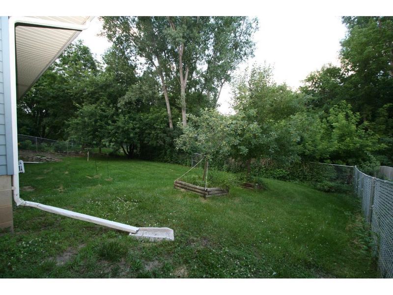 1801 Covington Ln, Eagan, MN 55122