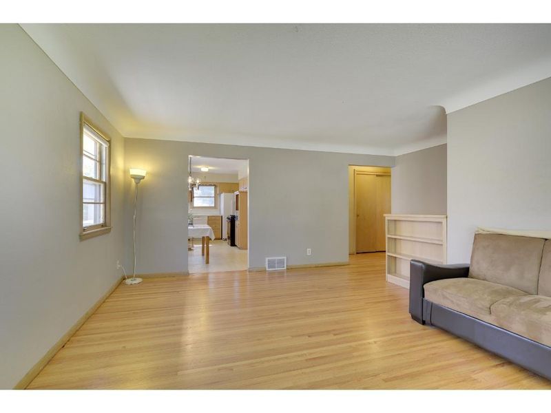 1484 Birmingham St, Saint Paul, MN 55106