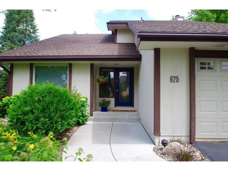 625 Windemere Curve, Plymouth, MN 55441