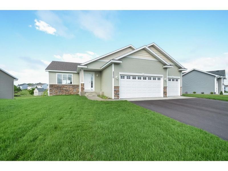 18821 Smith Dr NW, Elk River, MN 55330