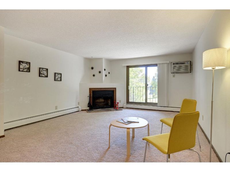 3425 Golfview Dr #220, Eagan, MN 55123