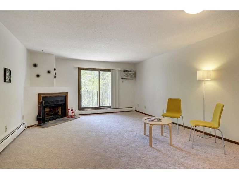 3425 Golfview Dr #220, Eagan, MN 55123