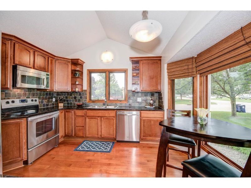 7893 Upper 145th St W, Apple Valley, MN 55124