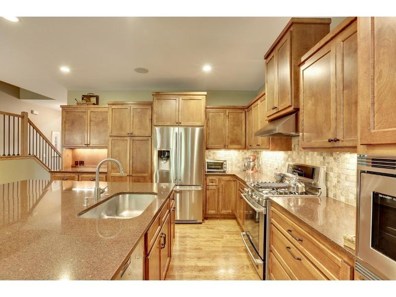 6001 Pinewood Ln, Minnetonka, MN 55345