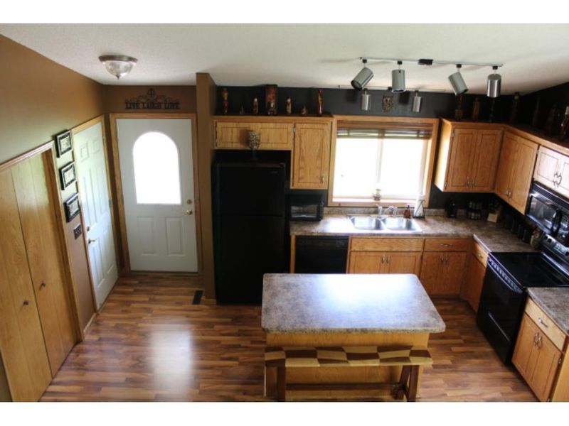 402 Sundown Dr, Avon, MN 56310