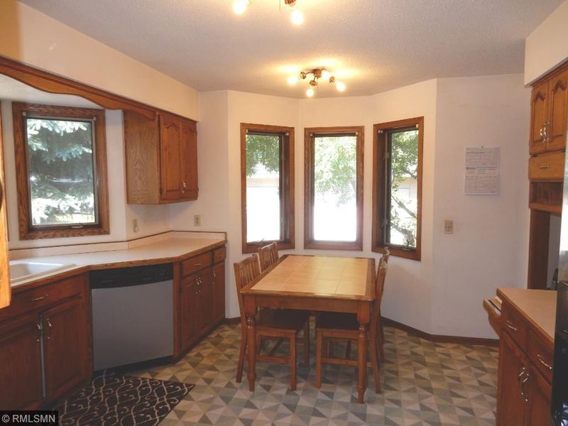 2016 N 87th Trl, Brooklyn Park, MN 55443