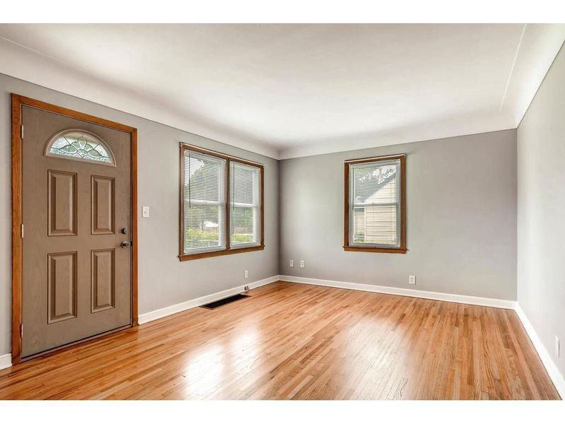 410 15th Ave N, Hopkins, MN 55343