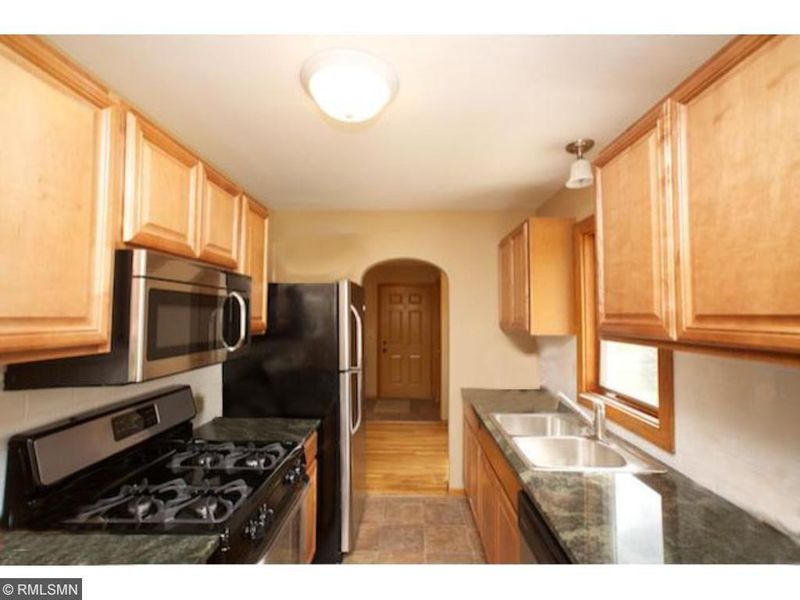 2069 Ivy Ave E, Saint Paul, MN 55119