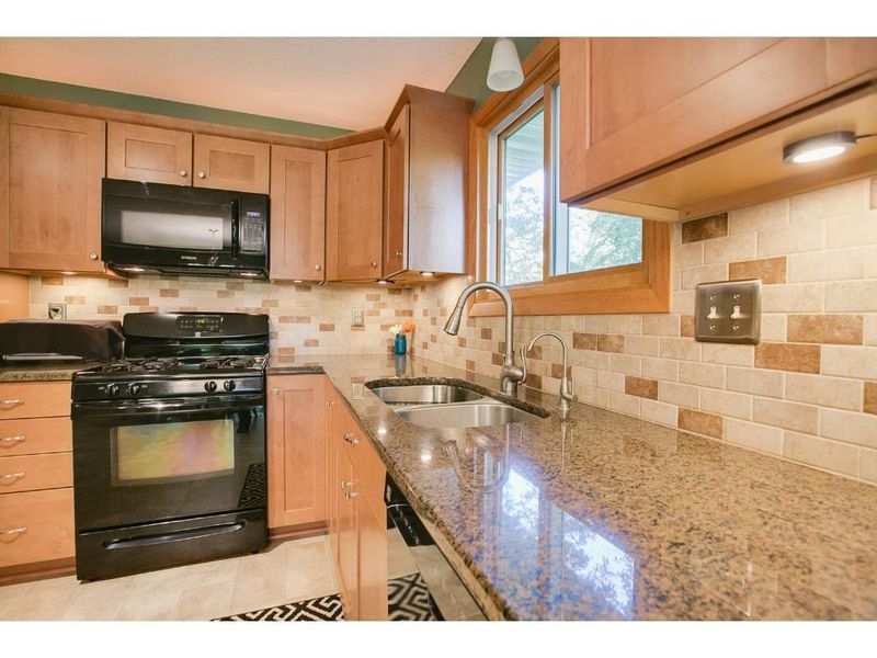 4562 Kirkwood Cir, Eagan, MN 55123