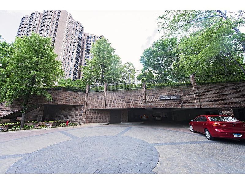 1235 Yale Pl #510, Minneapolis, MN 55403