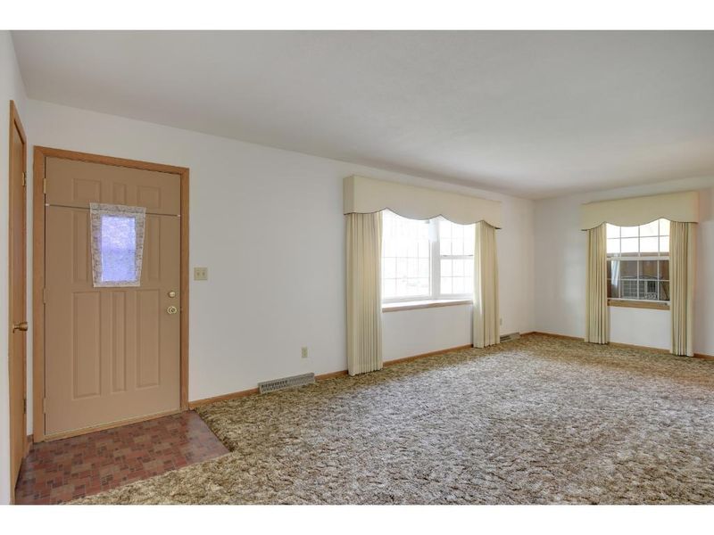703 7th St NW, Buffalo, MN 55313