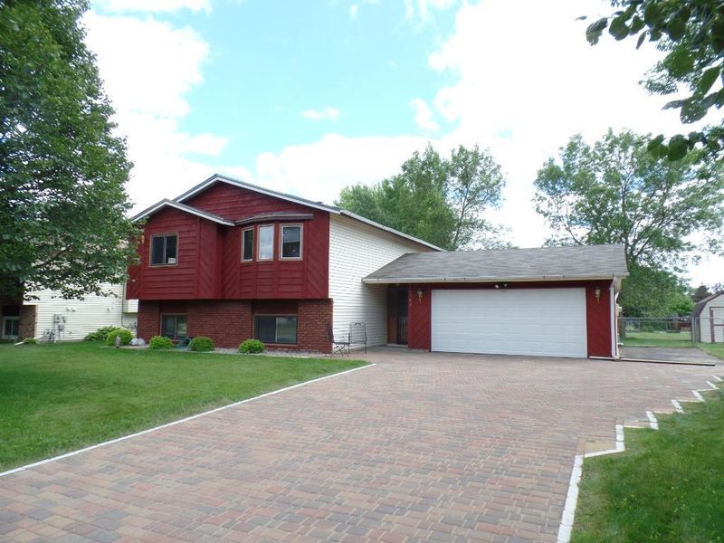 9760 Russell Cir N, Brooklyn Park, MN 55444