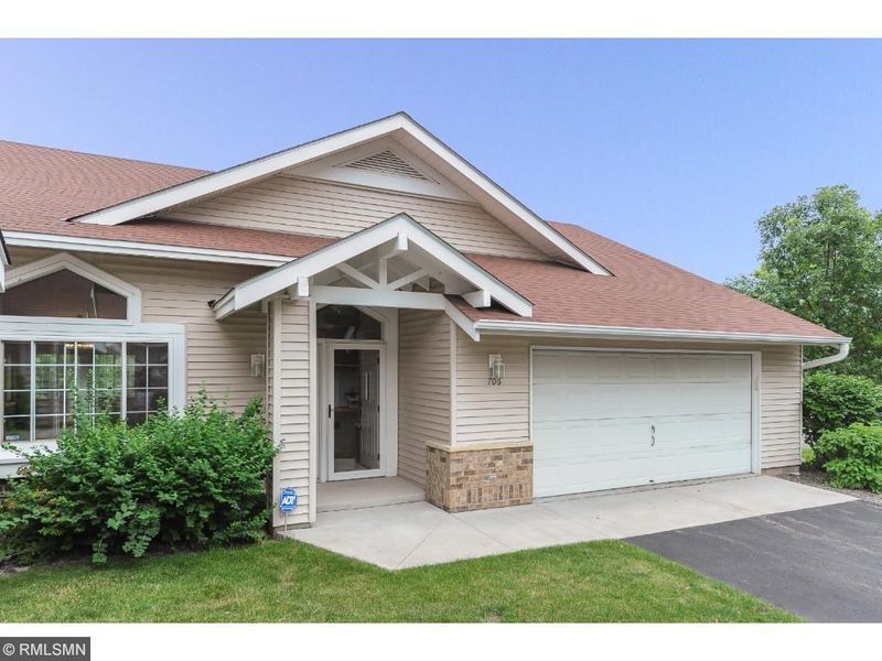 706 E Nicollet Blvd, Burnsville, MN 55337