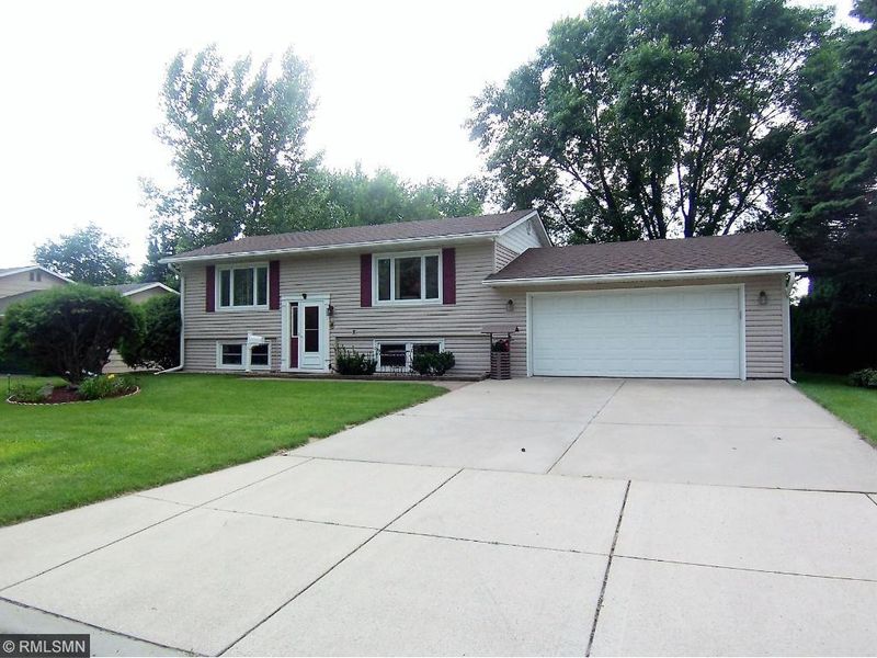 4 9th Ave NE, Hutchinson, MN 55350