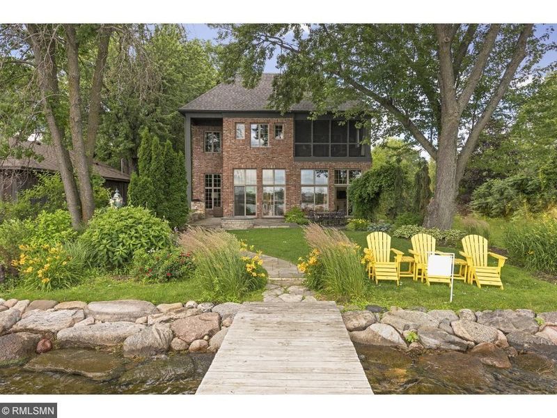 2811 Mckenzie Point Rd, Wayzata, MN 55391
