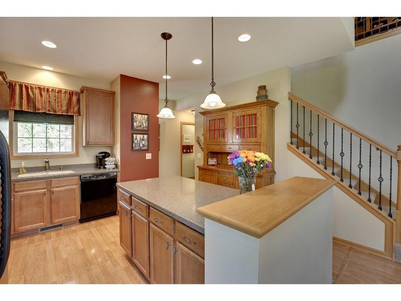 18093 Kindred Cir, Lakeville, MN 55044