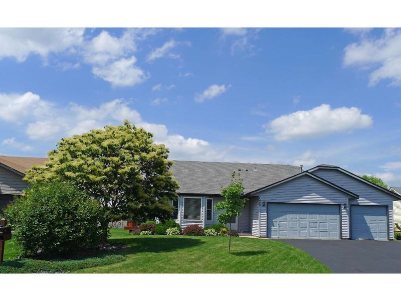 7442 46th St N, Oakdale, MN 55128