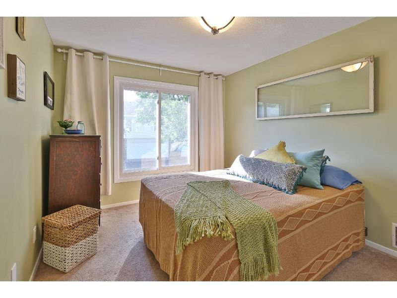 1503 W 140th St, Burnsville, MN 55337