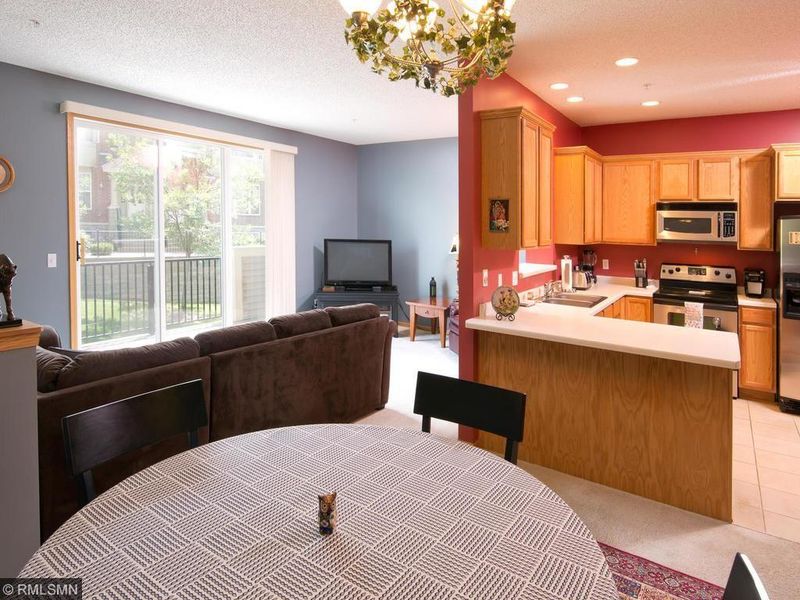 8367 Townsend Dr, Eden Prairie, MN 55344