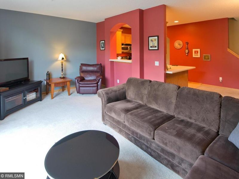 8367 Townsend Dr, Eden Prairie, MN 55344