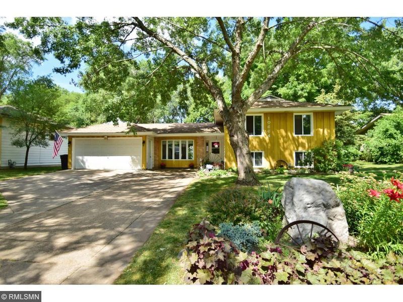 10664 Wren St NW, Coon Rapids, MN 55433
