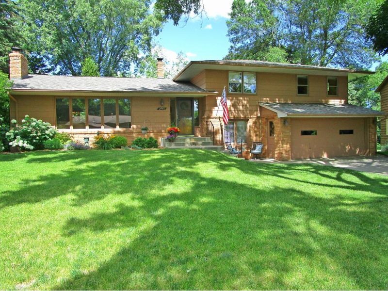 2440 Anthony St, South Saint Paul, MN 55075