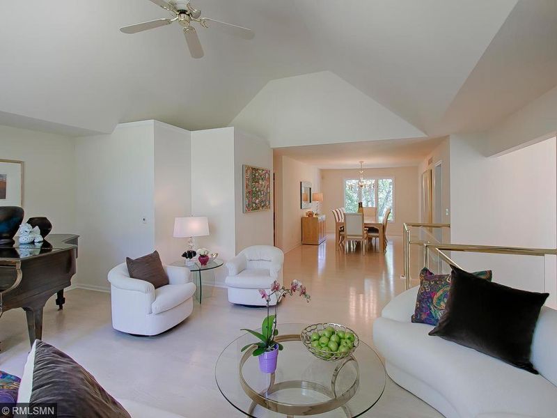 7 Mill Rd, Hopkins, MN 55305
