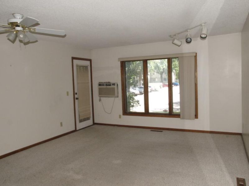 11282 Osage St NW, Coon Rapids, MN 55433