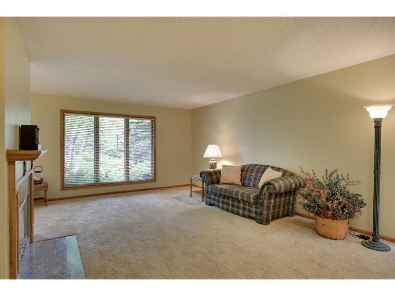 4655 Lanewood Ln N, Plymouth, MN 55446
