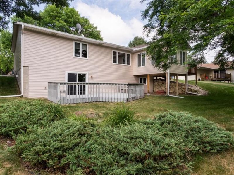 12010 Jasper Ln, Eden Prairie, MN 55347