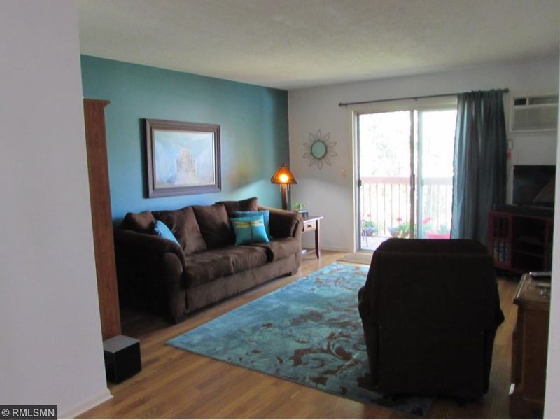 942 Main St NW #203, Elk River, MN 55330
