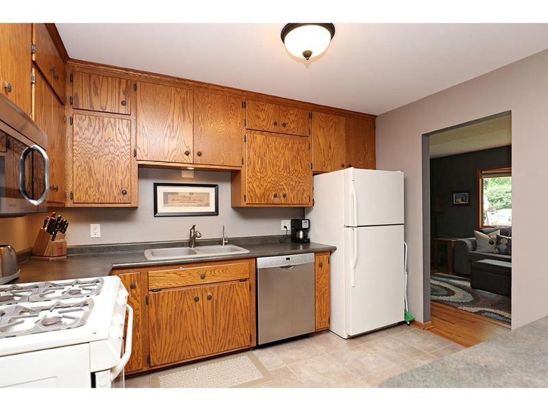 1526 Sandhurst Ave E, Maplewood, MN 55109