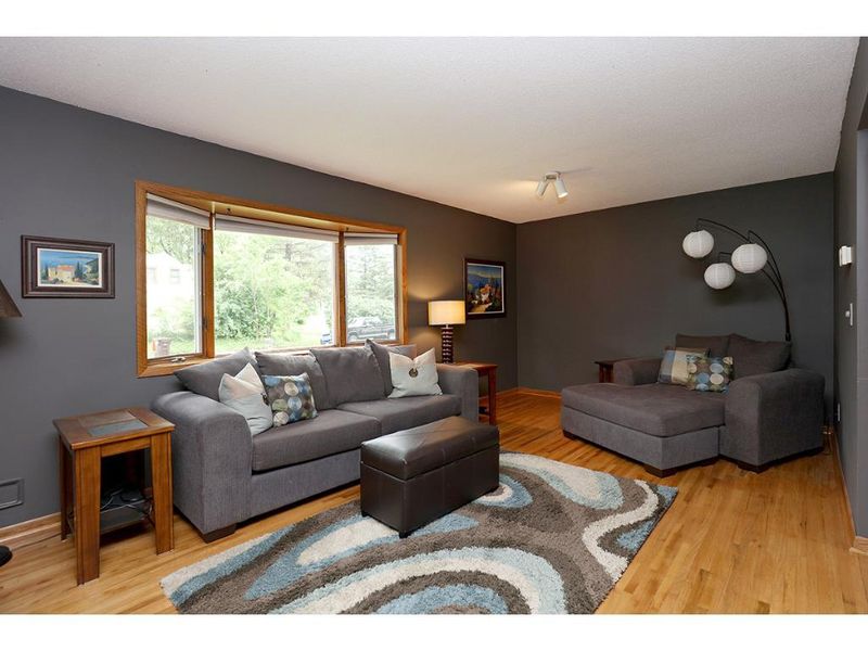 1526 Sandhurst Ave E, Maplewood, MN 55109