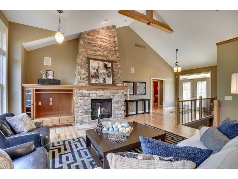 1 White Pine Rd, North Oaks, MN 55127