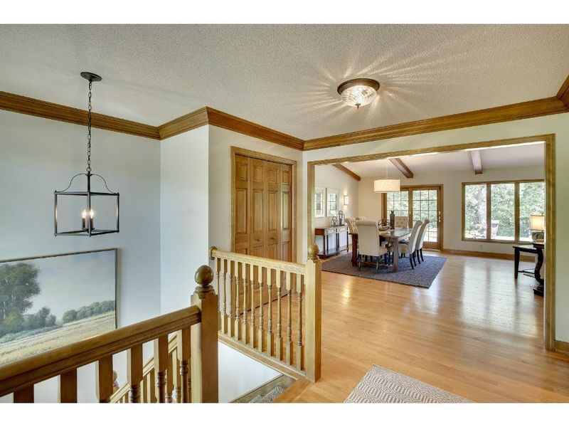 6218 Braeburn Cir, Edina, MN 55439