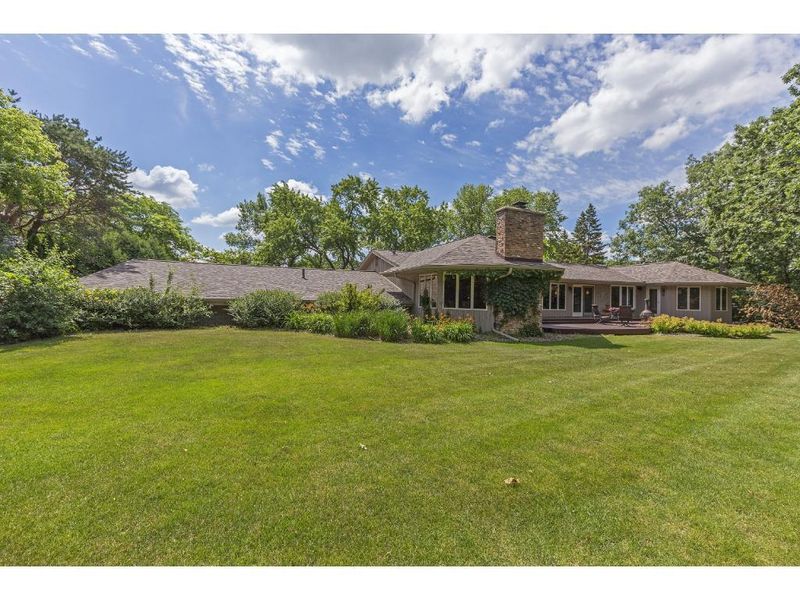 6218 Braeburn Cir, Edina, MN 55439