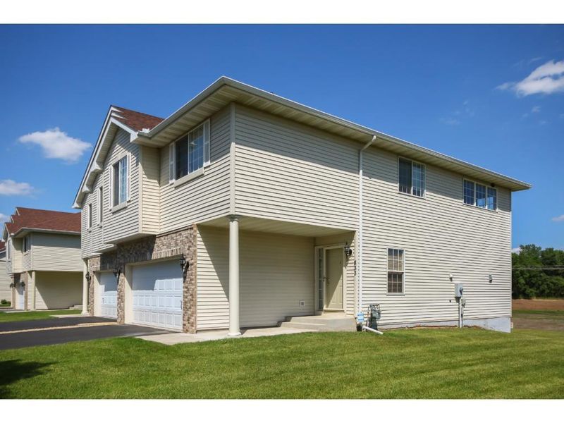 833 Alysheba Rd, Shakopee, MN 55379