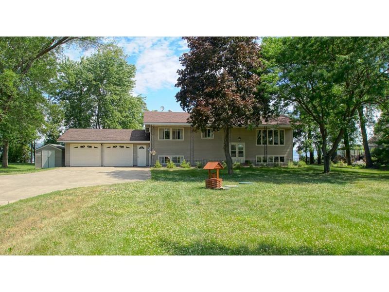 30977 Lakeview Ave, Red Wing, MN 55066