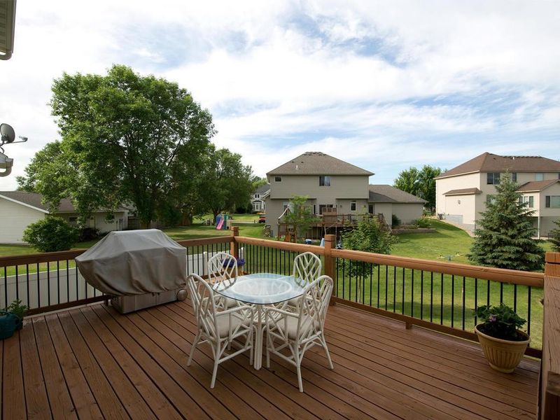 3903 N Fallgold Pw, Brooklyn Park, MN 55443