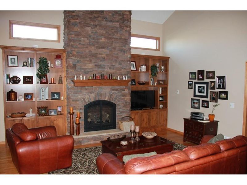 9672 Hillside Trl S, Cottage Grove, MN 55016