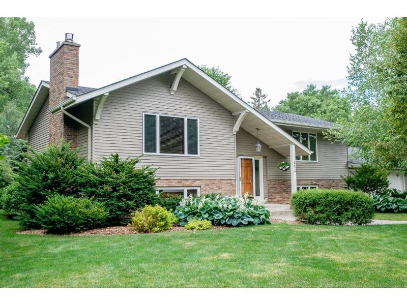 646 Freeway Rd S, Mendota Heights, MN 55118