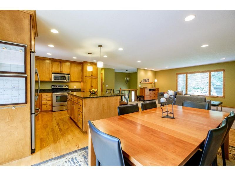 646 Freeway Rd S, Mendota Heights, MN 55118