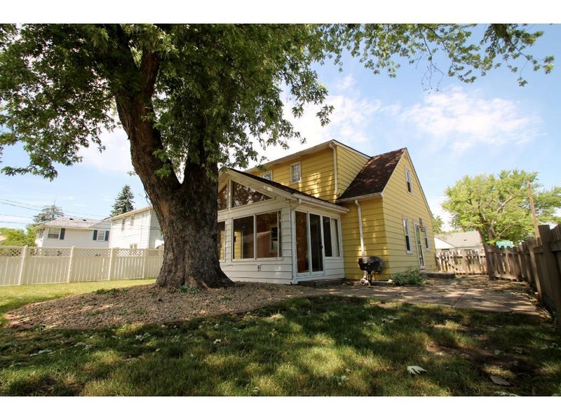 4572 N Zenith Ave N, Robbinsdale, MN 55422