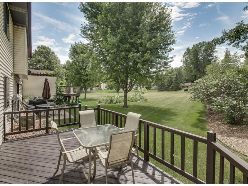 8666 134th St W, Apple Valley, MN 55124