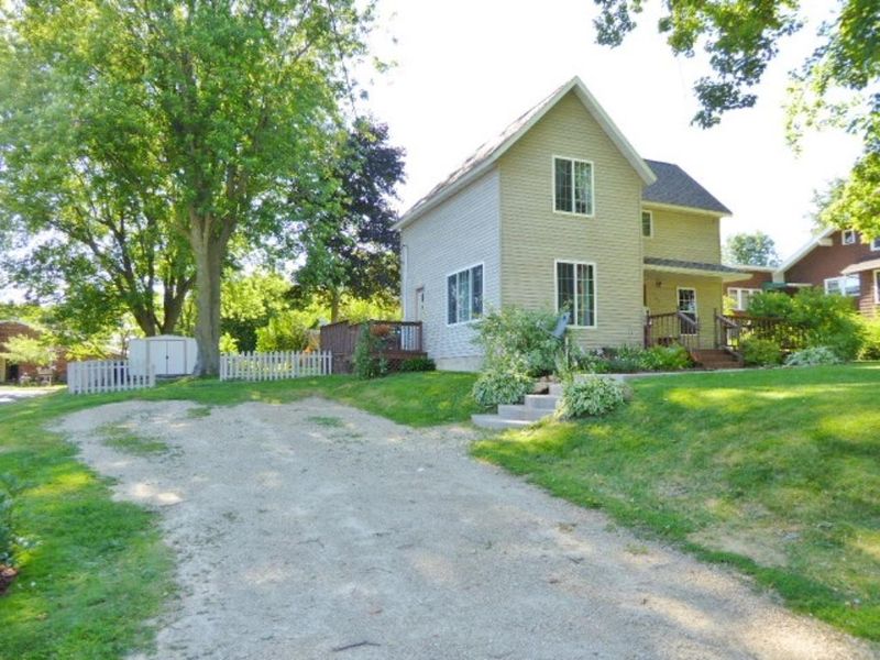 137 S Maple St, Ellsworth, WI 54011