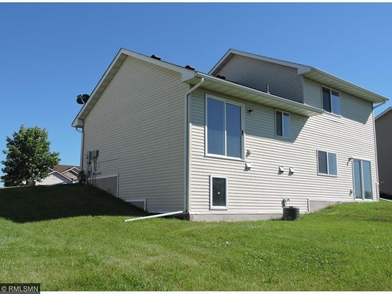 3606 Woodside Dr, Monticello, MN 55362